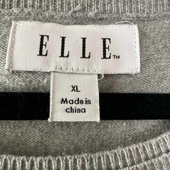 Elle women’s sweater - grey with rose embellishment - XL - GUC - Picture 4 of 6